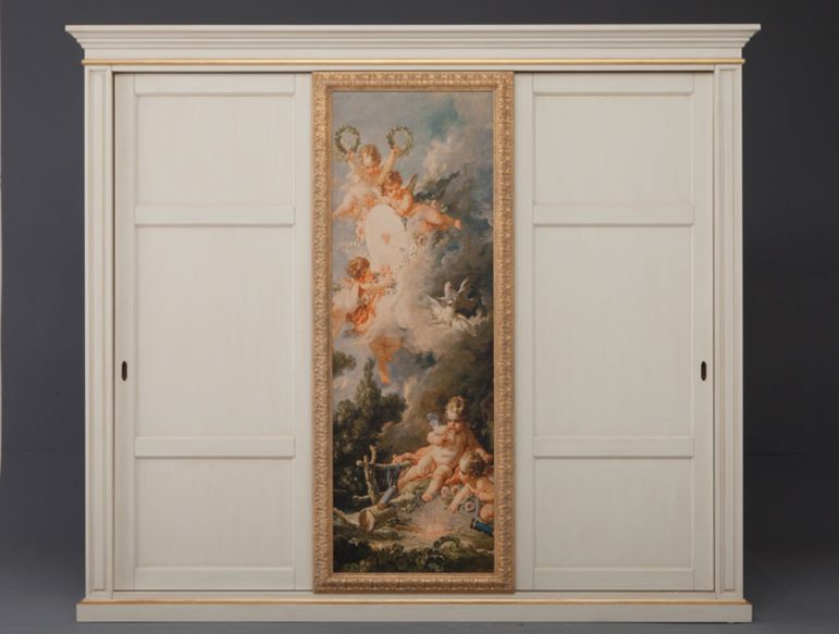 armadio-in-legno-bianco-con-dipinto
